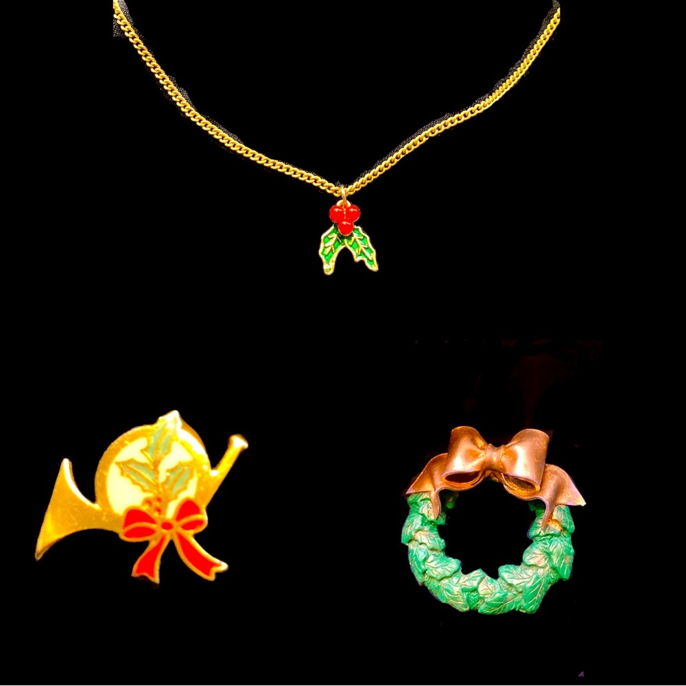 Vintage Christmas Jewelry Trio. 1 Necklace 2 Pendant Pins. Wreath. Mistletoe